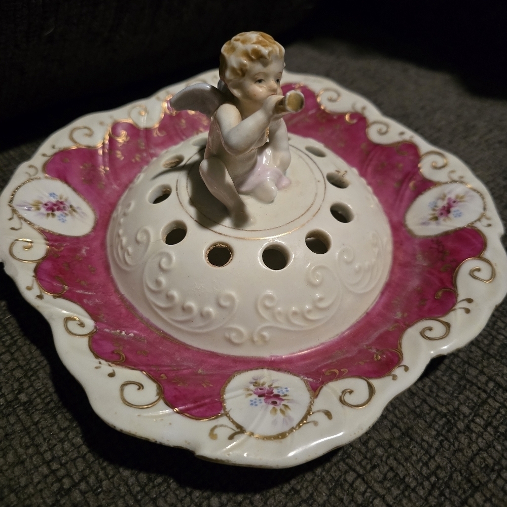 Von Schierholz | German Cherub Potpourri Flower Frog - Picture 3 of 6